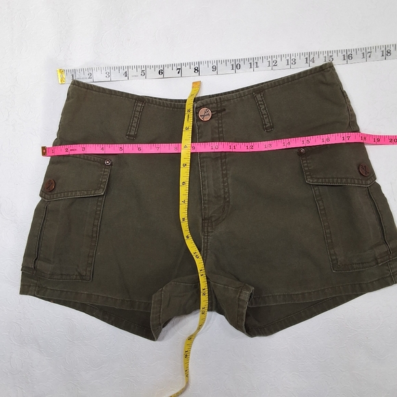 6 X Know Who You are Green Olive Shorts Size 9/10 - Picture 3 of 5